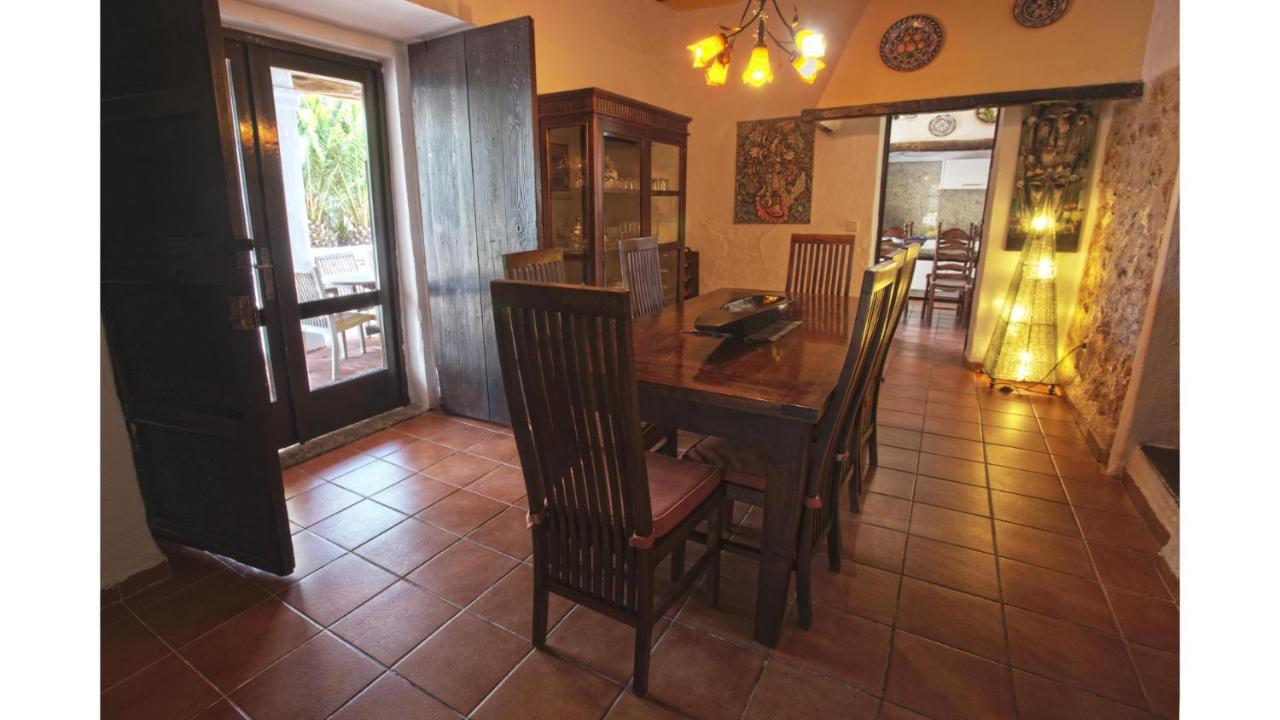 Villa Daniel 5 Mins By Taxi Into Ibiza Town Sant Jordi de ses Salines Exterior foto